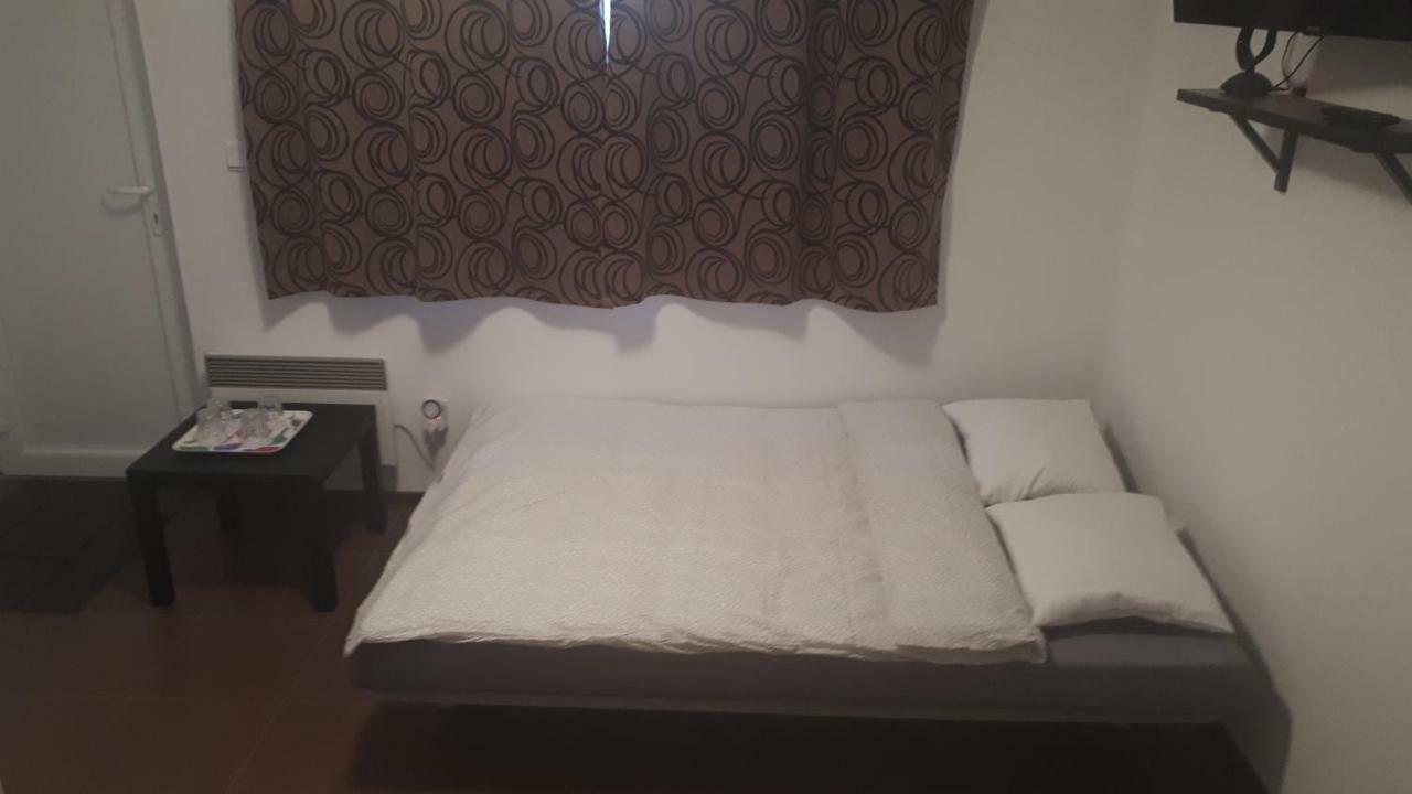 ברטיסלאבה Apartman - Sukromie V Meste מראה חיצוני תמונה
